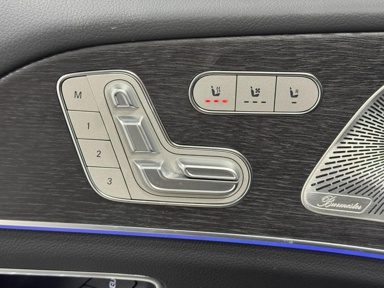 Mercedes-Benz GLE Vehicle Full-screen Gallery Image 25