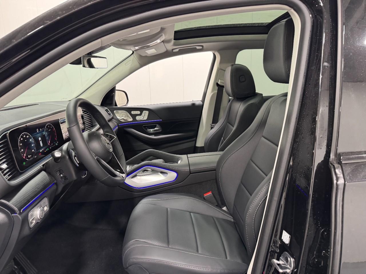 Mercedes-Benz GLE Vehicle Full-screen Gallery Image 29