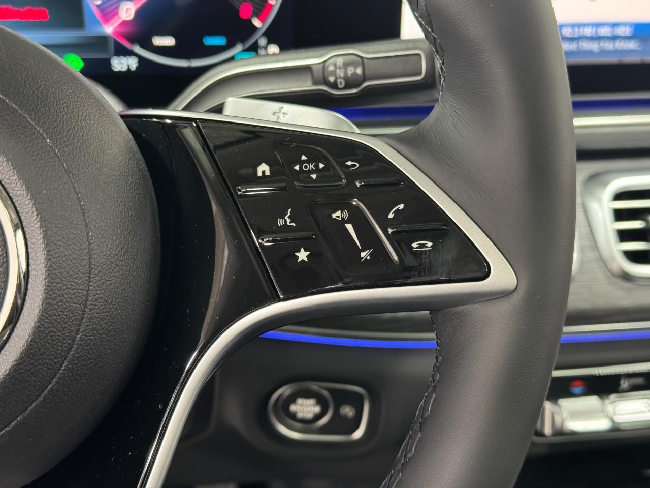 Mercedes-Benz GLE Vehicle Full-screen Gallery Image 34