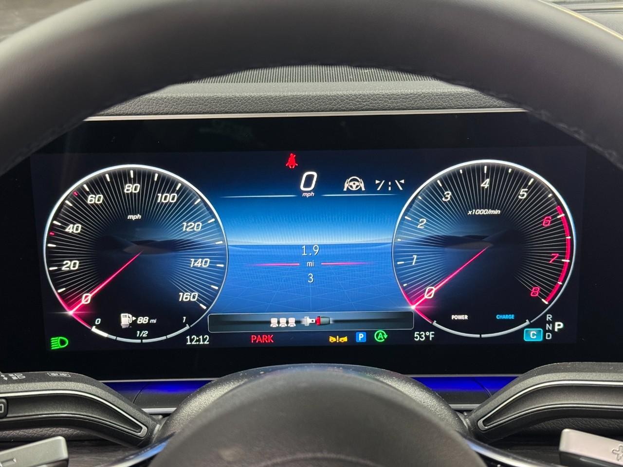 Mercedes-Benz GLE Vehicle Full-screen Gallery Image 35