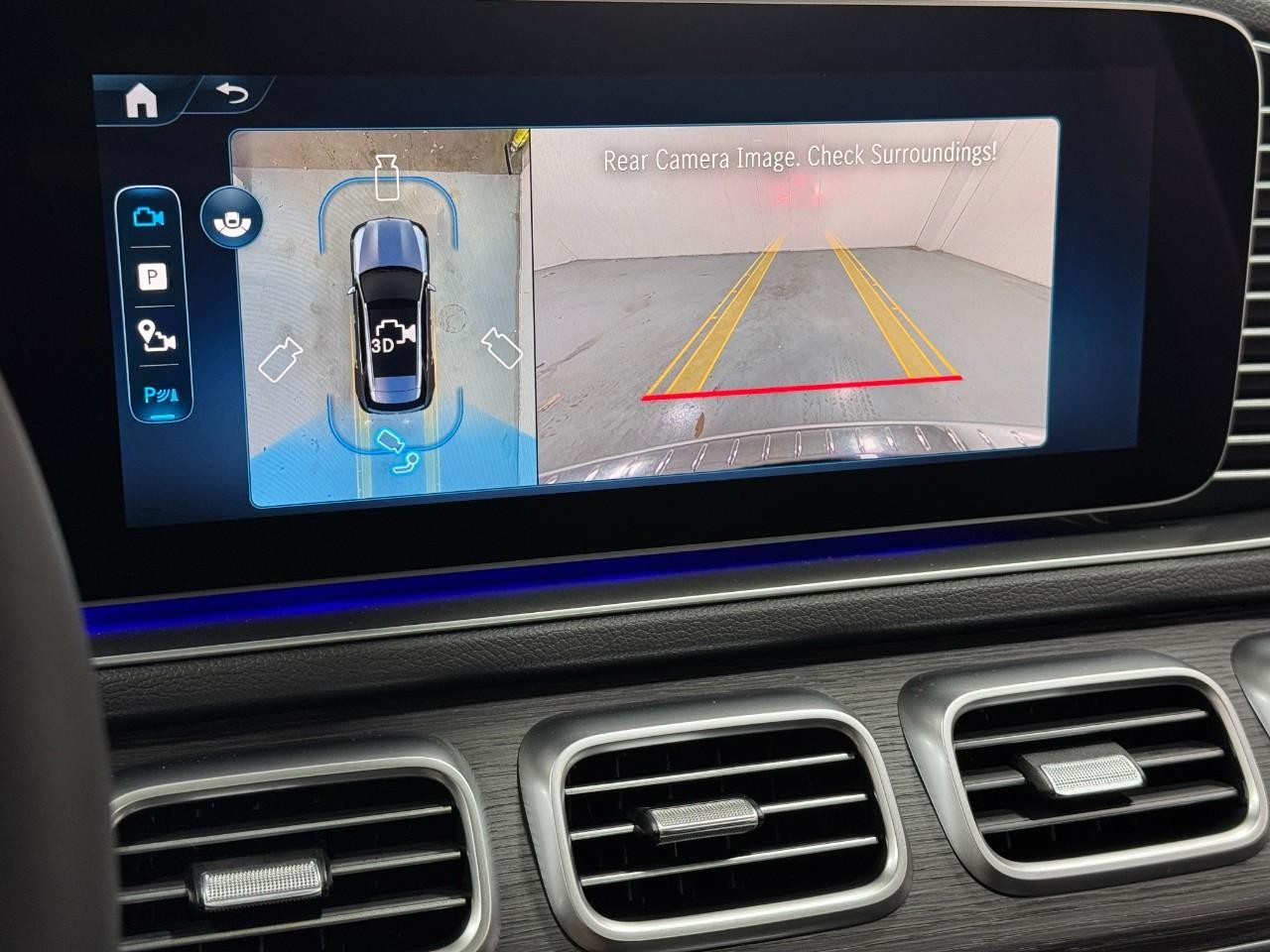 Mercedes-Benz GLE Vehicle Full-screen Gallery Image 37