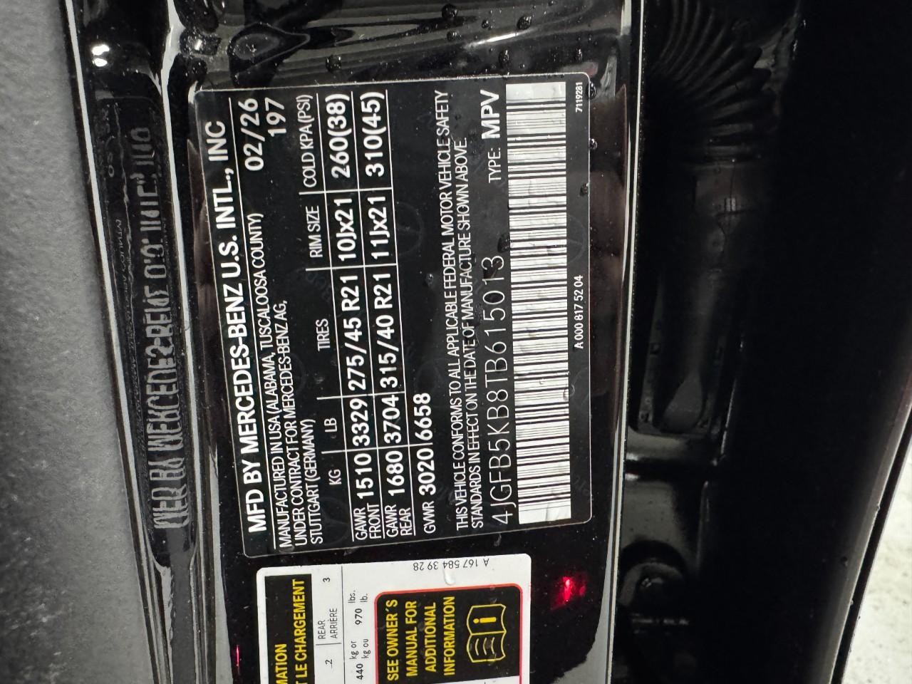 Mercedes-Benz GLE Vehicle Full-screen Gallery Image 38