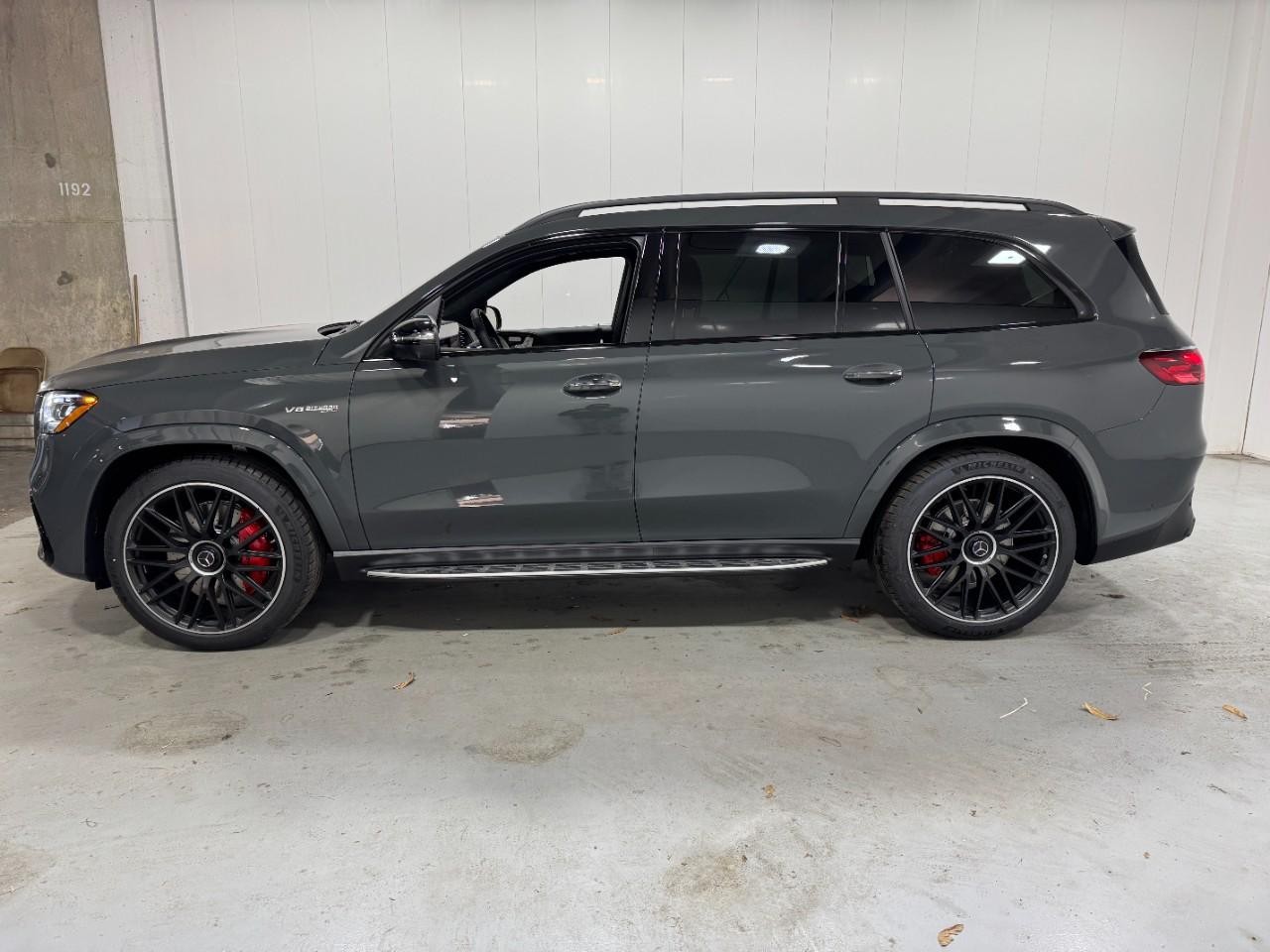 Mercedes-Benz GLS Vehicle Full-screen Gallery Image 2