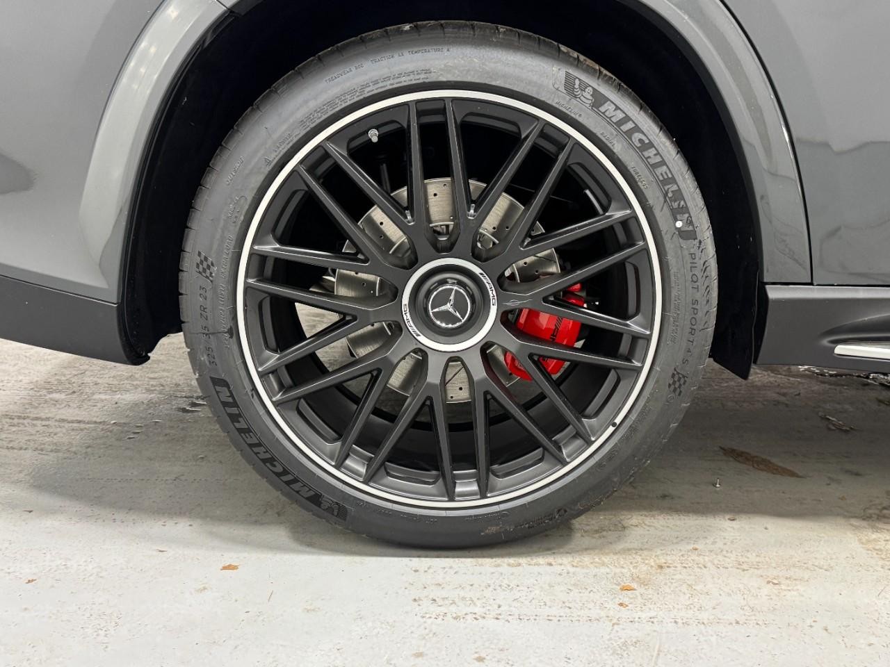 Mercedes-Benz GLS Vehicle Full-screen Gallery Image 5