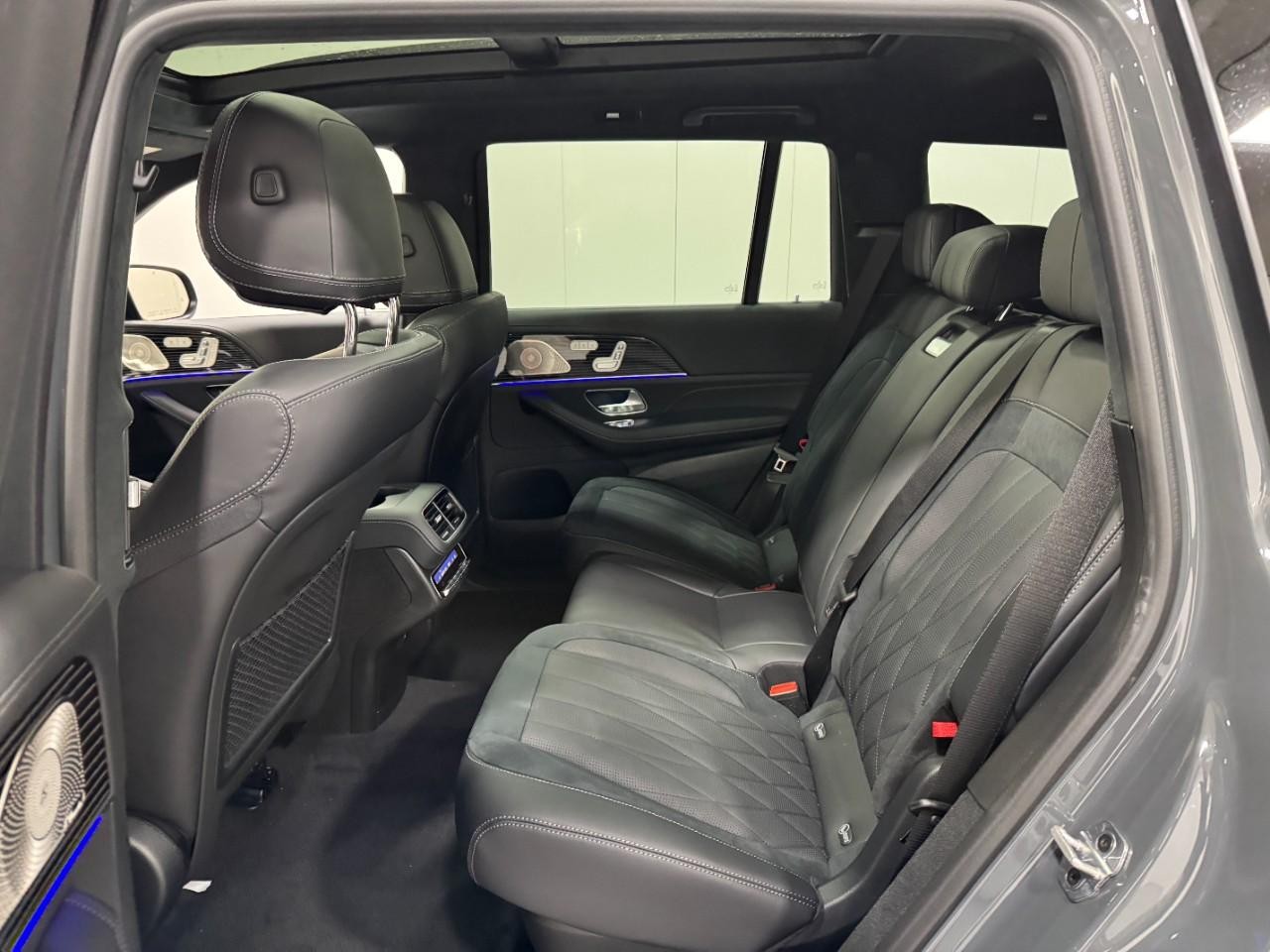 Mercedes-Benz GLS Vehicle Full-screen Gallery Image 8