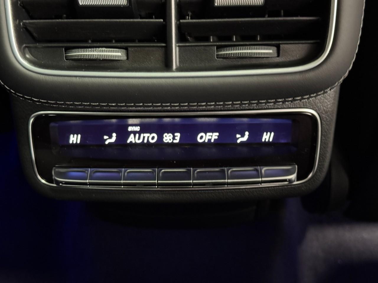 Mercedes-Benz GLS Vehicle Full-screen Gallery Image 11