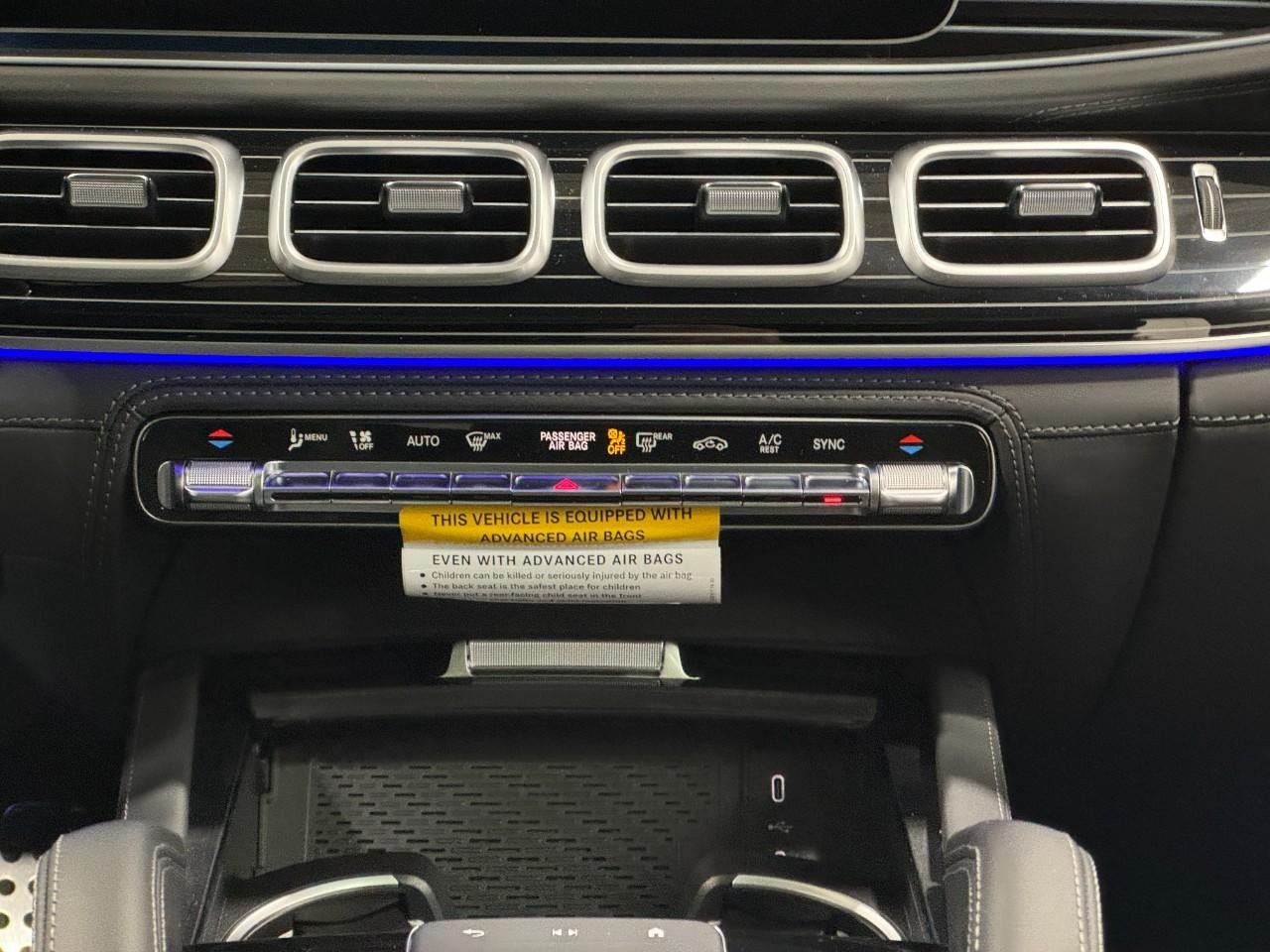 Mercedes-Benz GLS Vehicle Full-screen Gallery Image 16