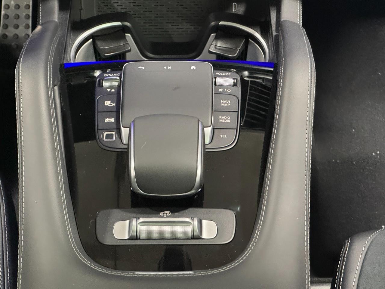 Mercedes-Benz GLS Vehicle Full-screen Gallery Image 17