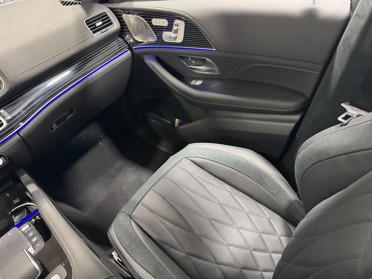 Mercedes-Benz GLS Vehicle Full-screen Gallery Image 18