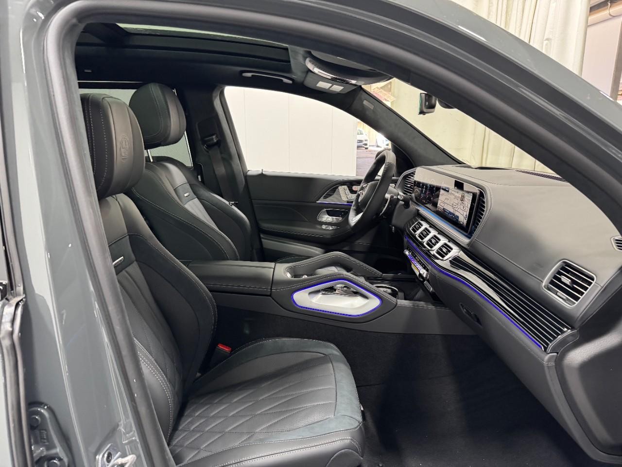 Mercedes-Benz GLS Vehicle Full-screen Gallery Image 19