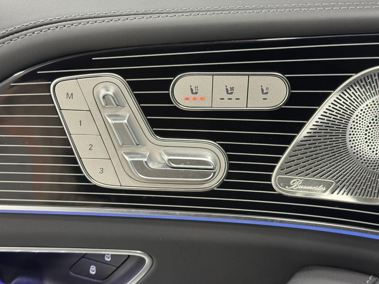 Mercedes-Benz GLS Vehicle Full-screen Gallery Image 25