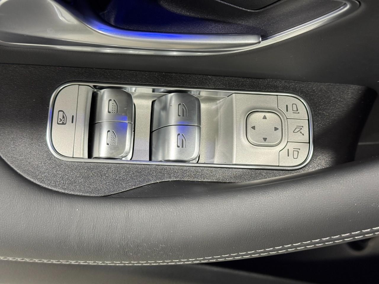 Mercedes-Benz GLS Vehicle Full-screen Gallery Image 27