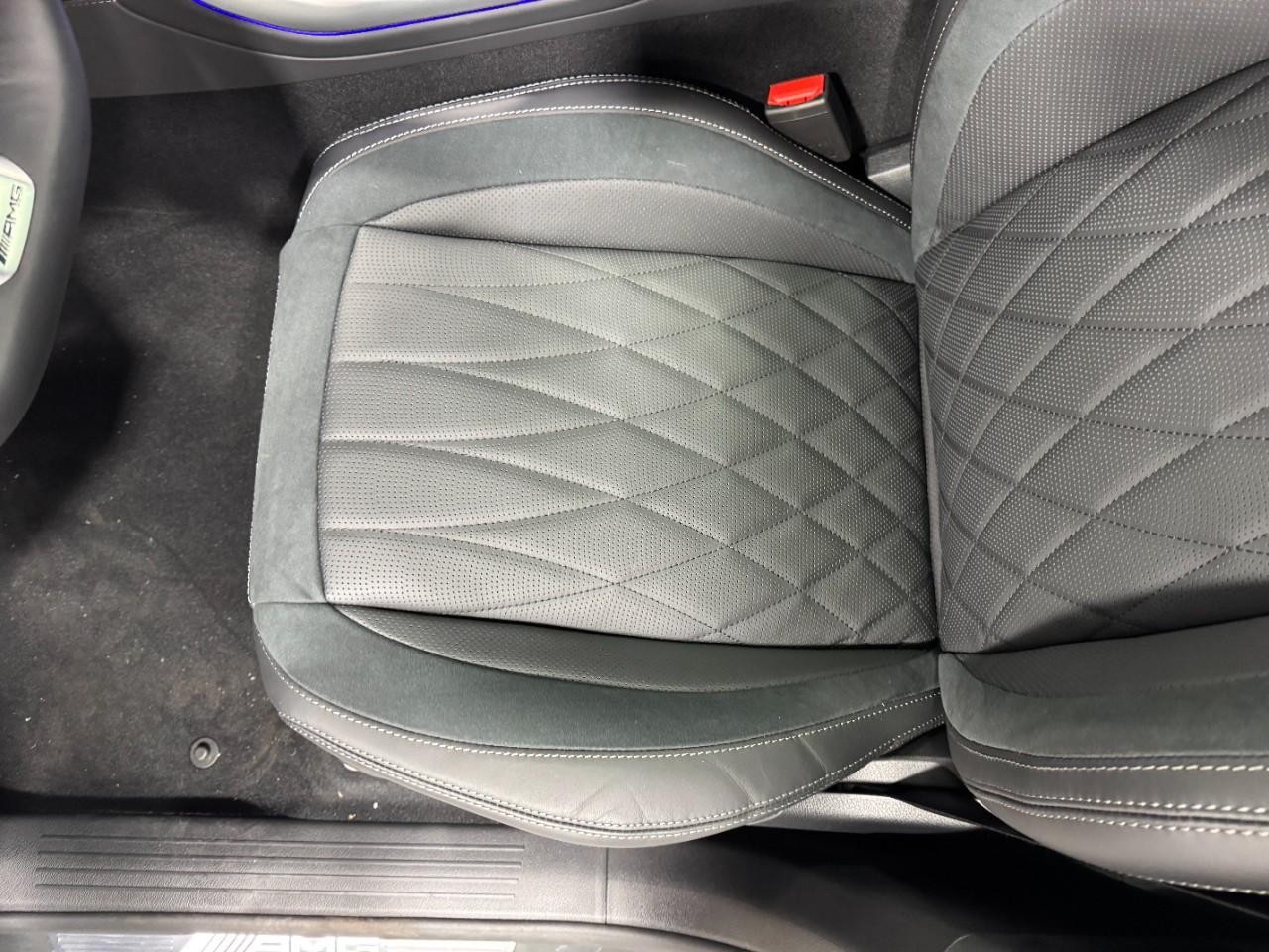 Mercedes-Benz GLS Vehicle Full-screen Gallery Image 30