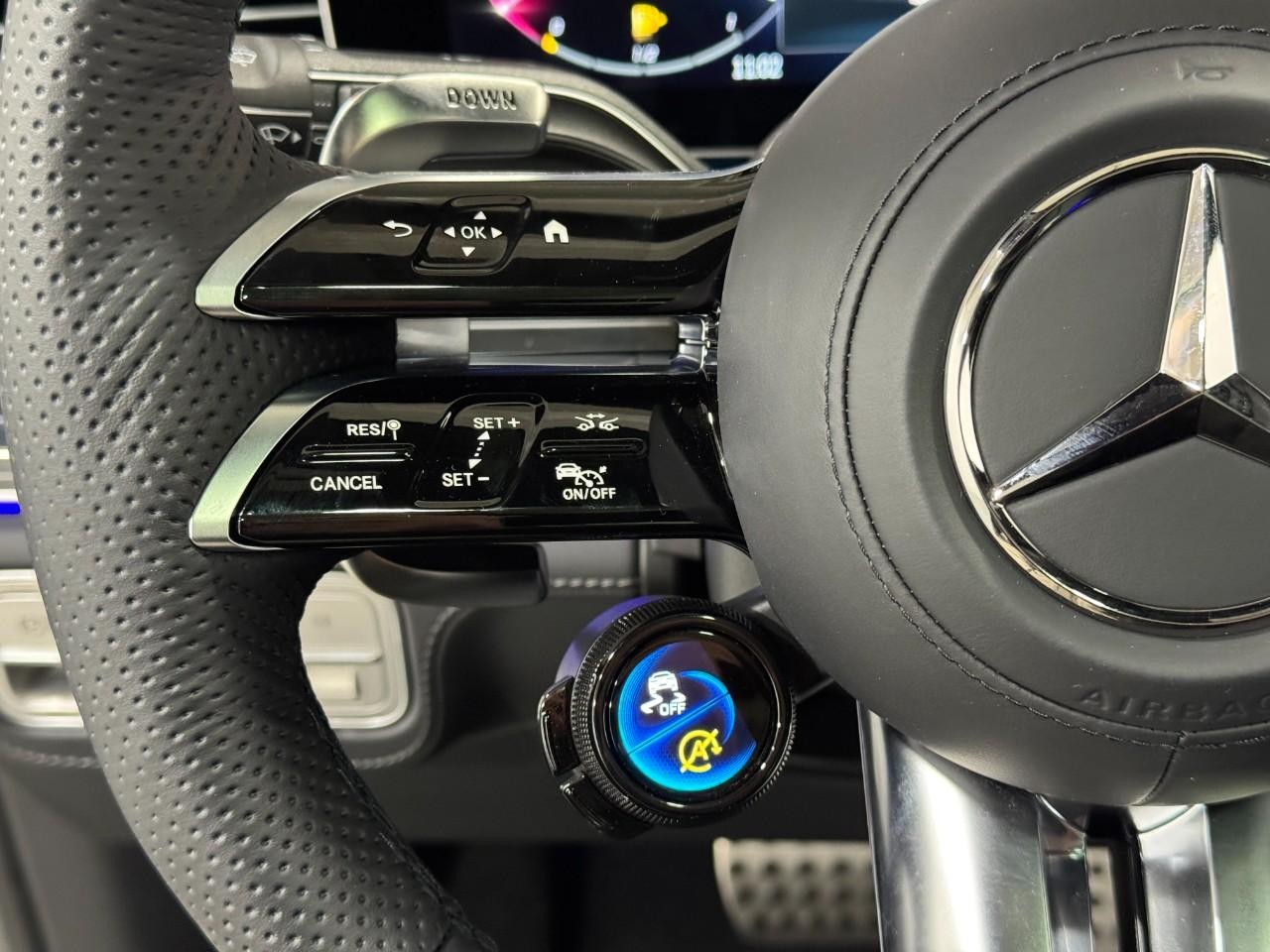 Mercedes-Benz GLS Vehicle Full-screen Gallery Image 32