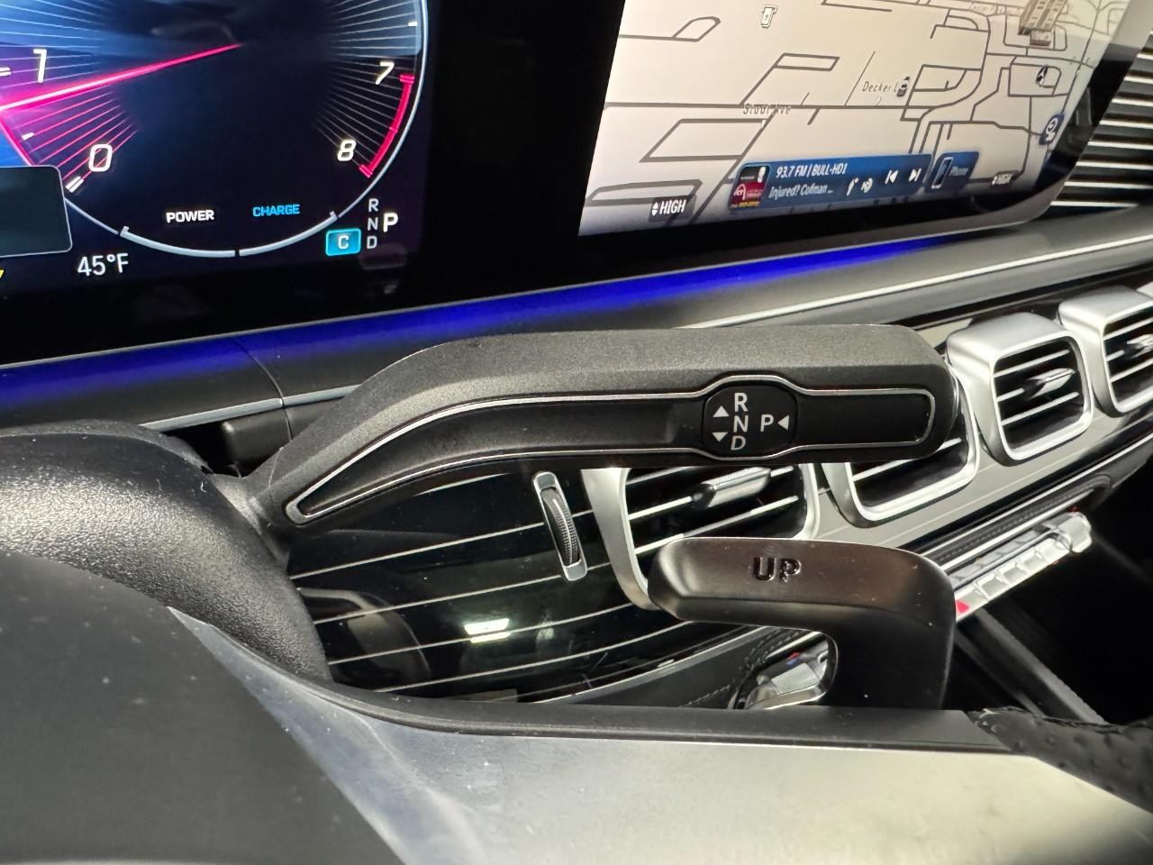 Mercedes-Benz GLS Vehicle Full-screen Gallery Image 35