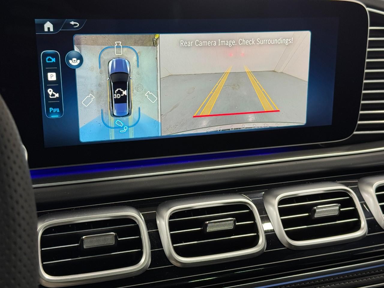 Mercedes-Benz GLS Vehicle Full-screen Gallery Image 36