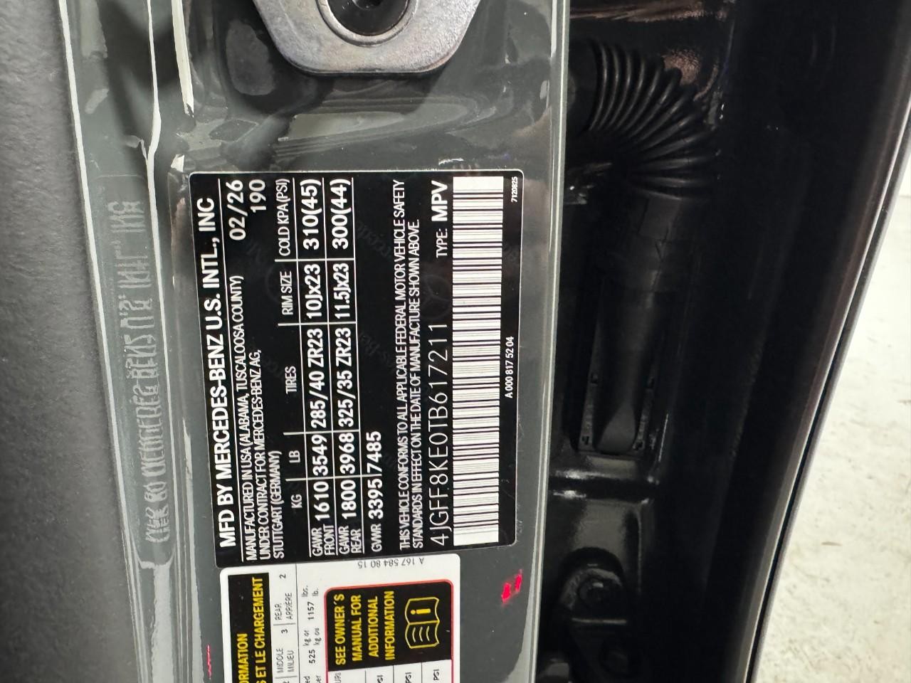 Mercedes-Benz GLS Vehicle Full-screen Gallery Image 37