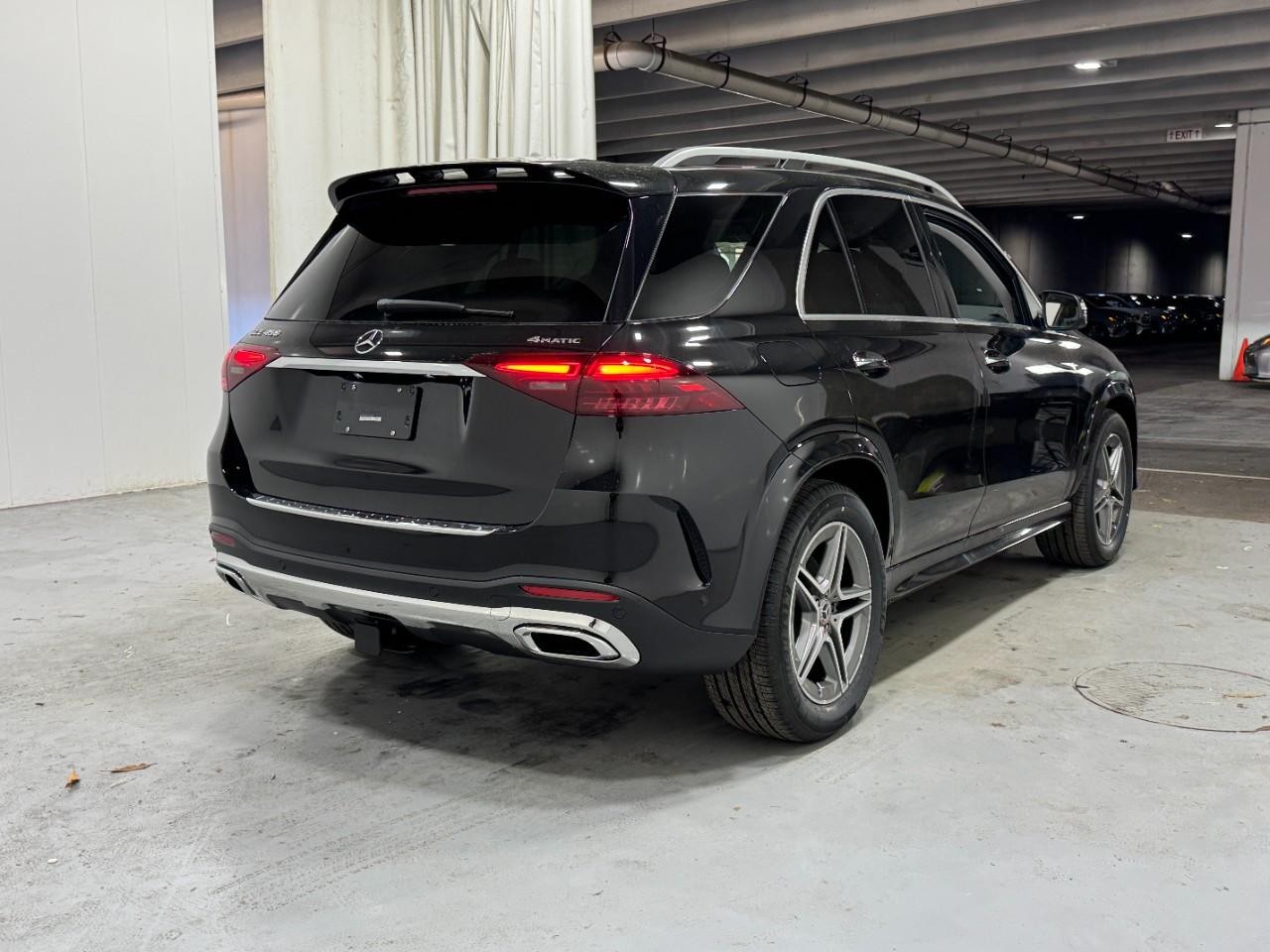 Mercedes-Benz GLE Vehicle Full-screen Gallery Image 4