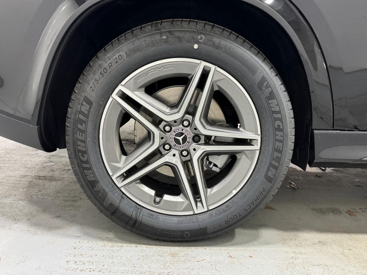 Mercedes-Benz GLE Vehicle Full-screen Gallery Image 5