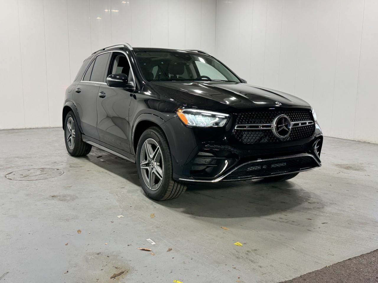 Mercedes-Benz GLE Vehicle Full-screen Gallery Image 6