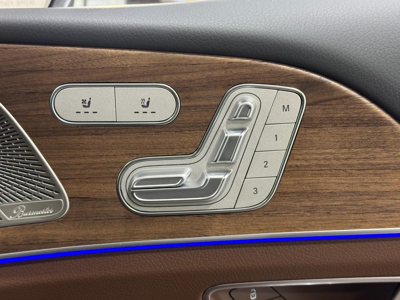 Mercedes-Benz GLE Vehicle Full-screen Gallery Image 21