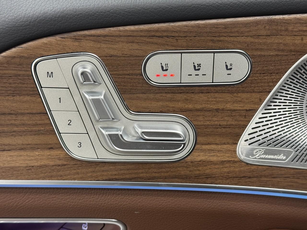 Mercedes-Benz GLE Vehicle Full-screen Gallery Image 25