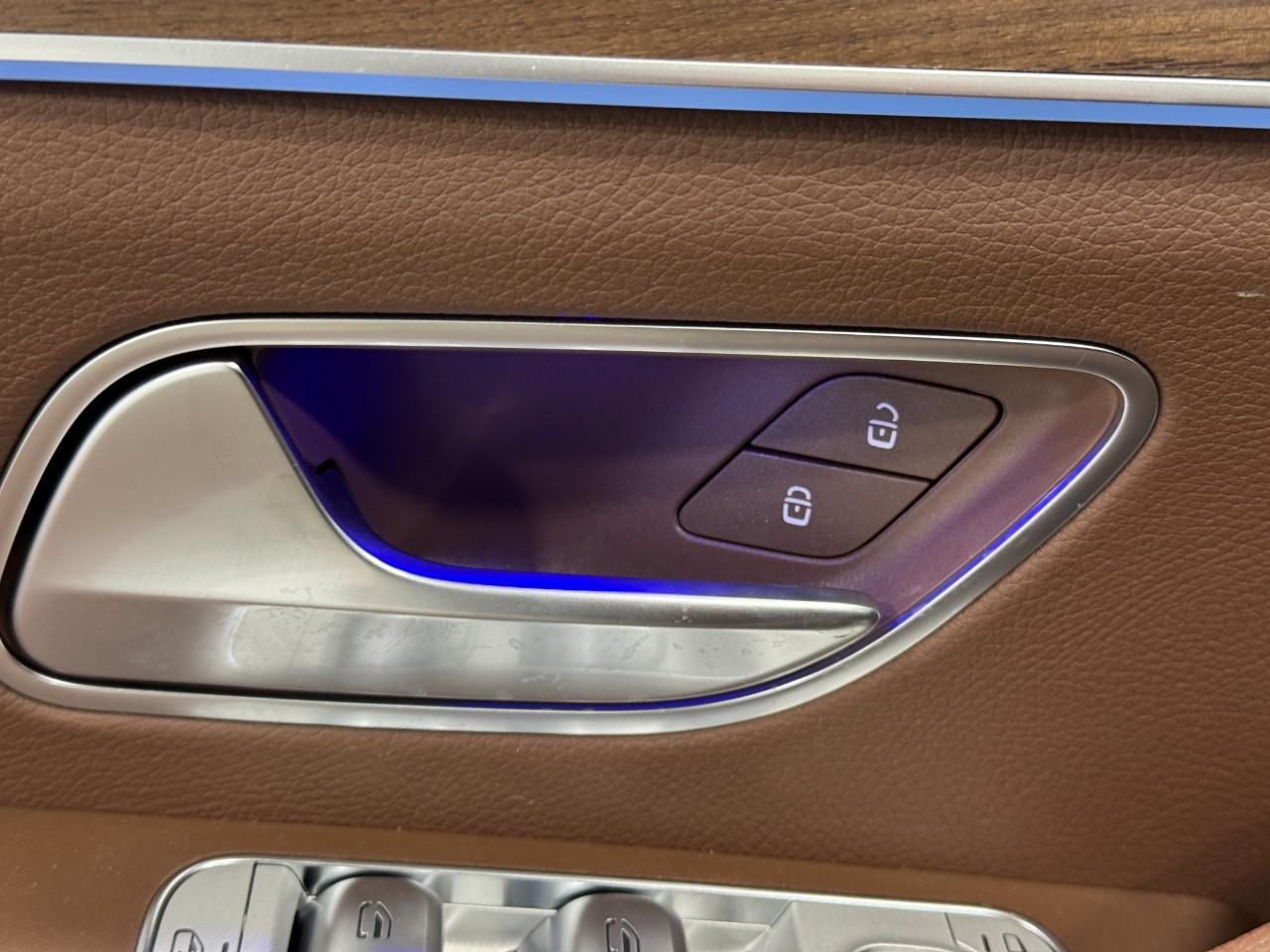 Mercedes-Benz GLE Vehicle Full-screen Gallery Image 26