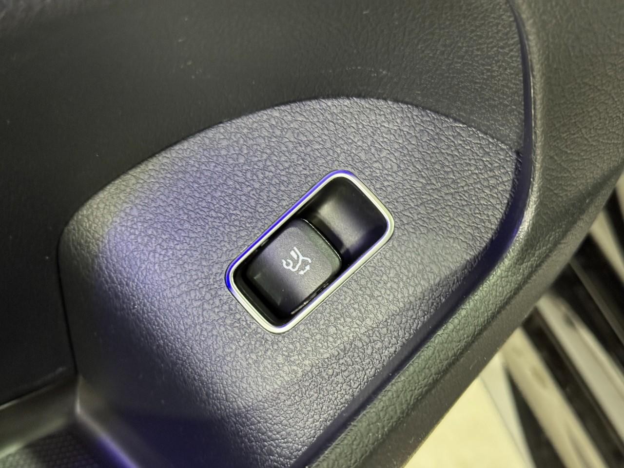 Mercedes-Benz GLE Vehicle Full-screen Gallery Image 28