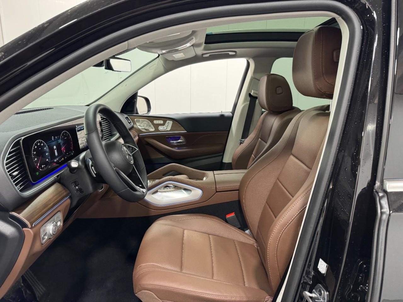 Mercedes-Benz GLE Vehicle Full-screen Gallery Image 29