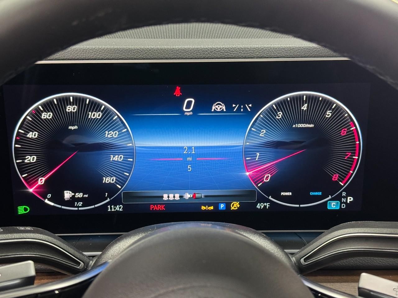 Mercedes-Benz GLE Vehicle Full-screen Gallery Image 35