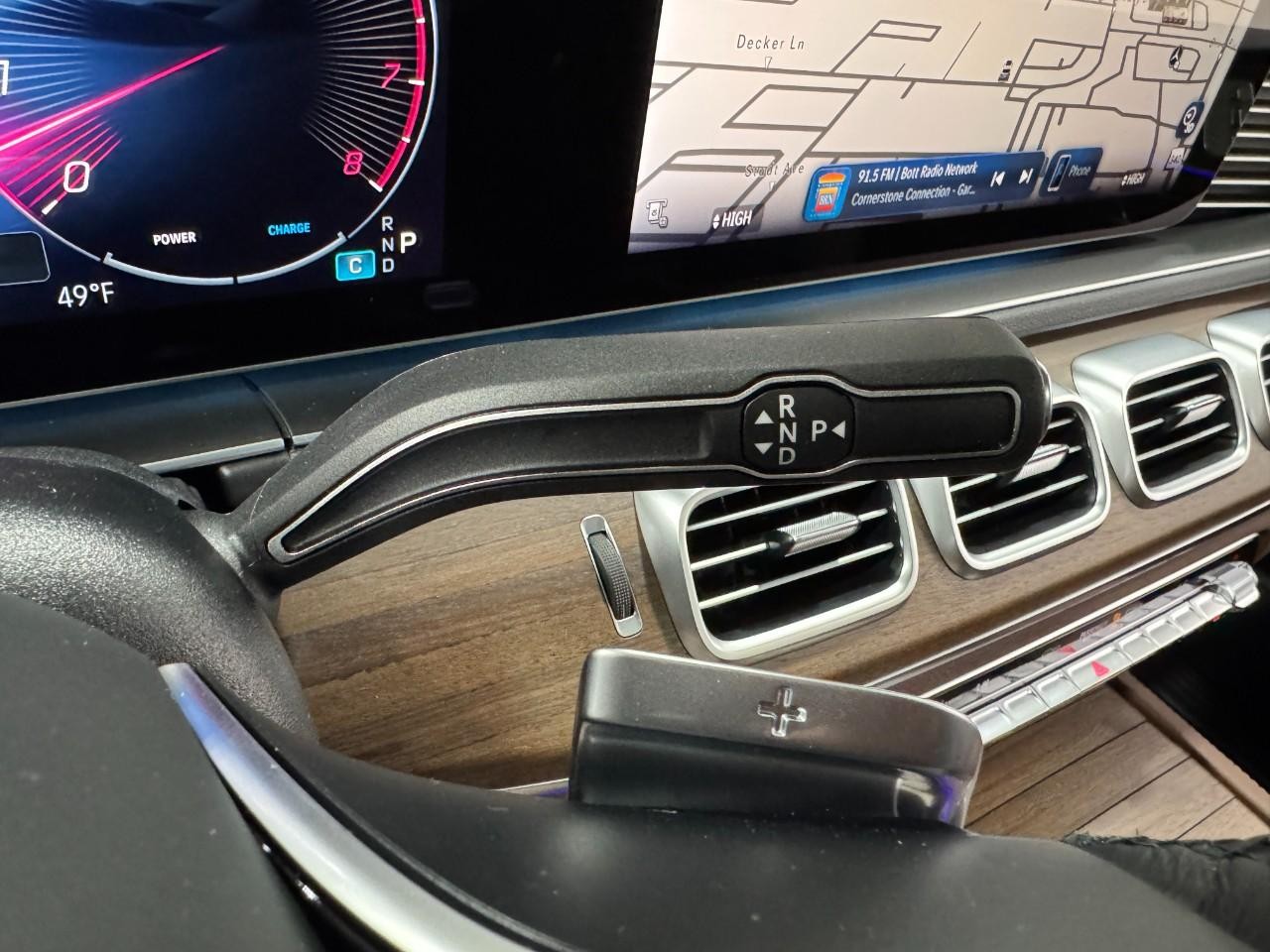 Mercedes-Benz GLE Vehicle Full-screen Gallery Image 36