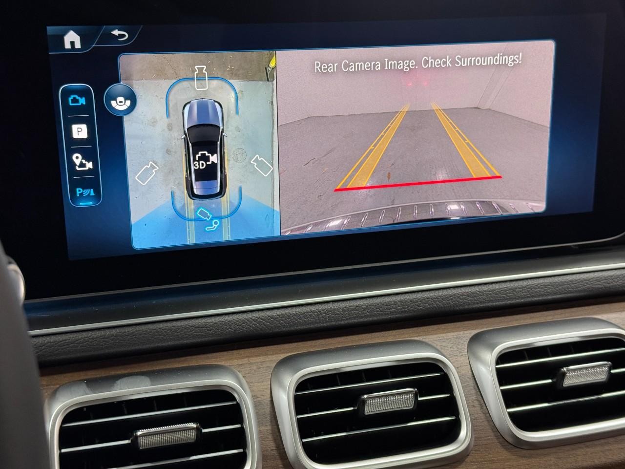 Mercedes-Benz GLE Vehicle Full-screen Gallery Image 37