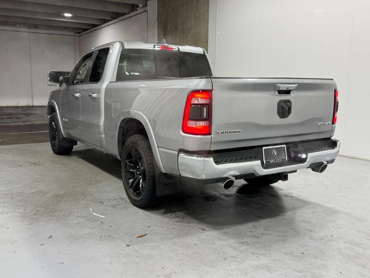 Ram 1500 Vehicle Full-screen Gallery Image 3