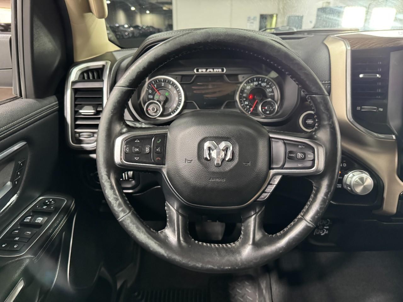 Ram 1500 Vehicle Full-screen Gallery Image 12