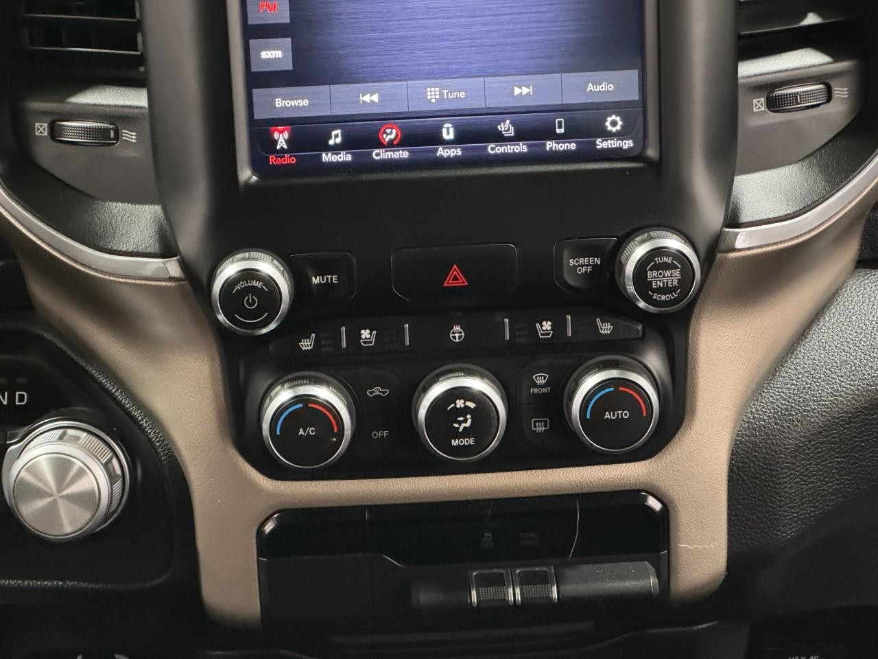 Ram 1500 Vehicle Full-screen Gallery Image 14