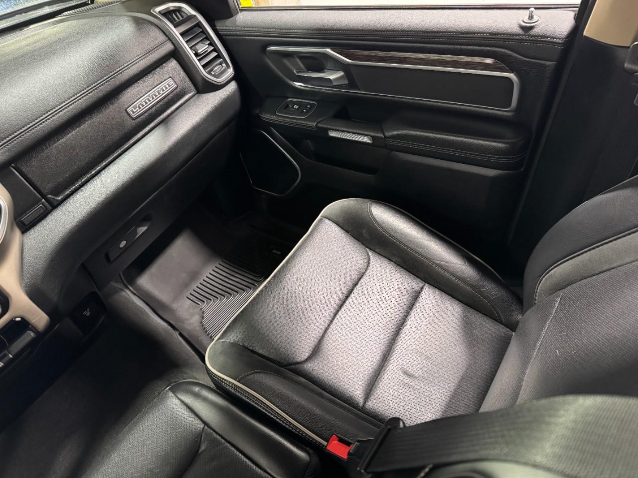 Ram 1500 Vehicle Full-screen Gallery Image 16