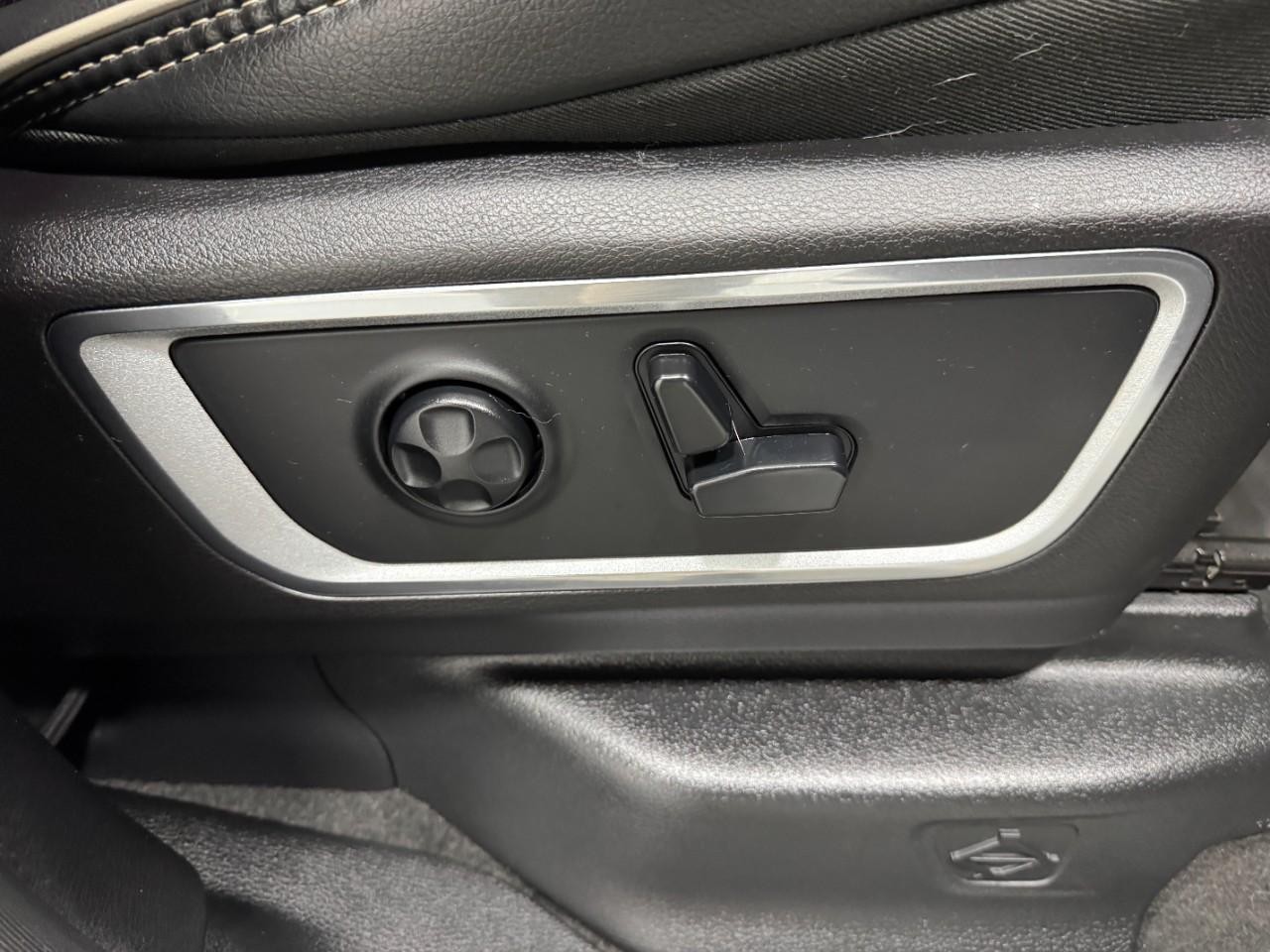 Ram 1500 Vehicle Full-screen Gallery Image 19