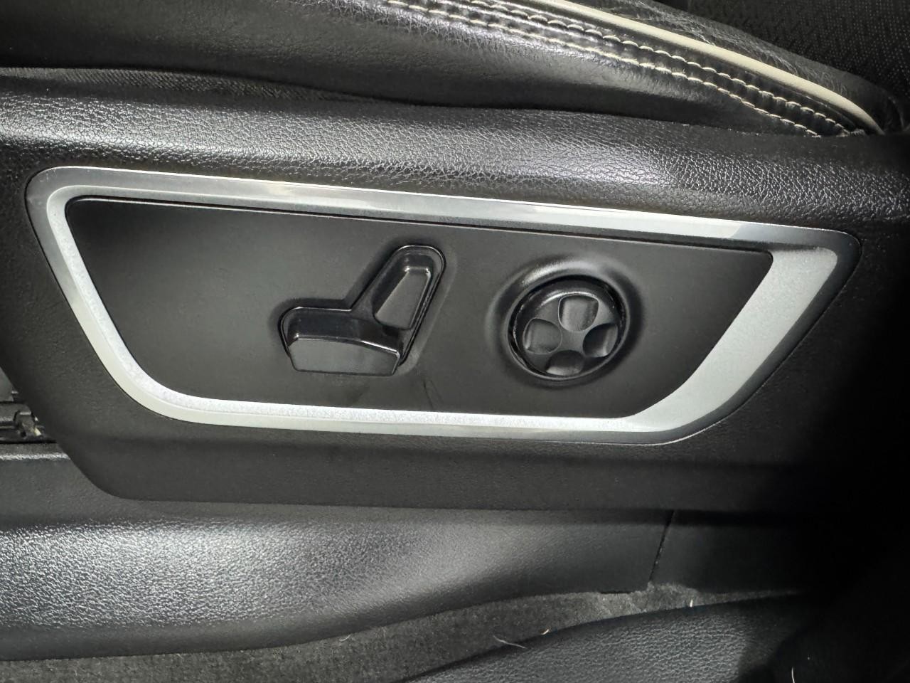 Ram 1500 Vehicle Full-screen Gallery Image 25