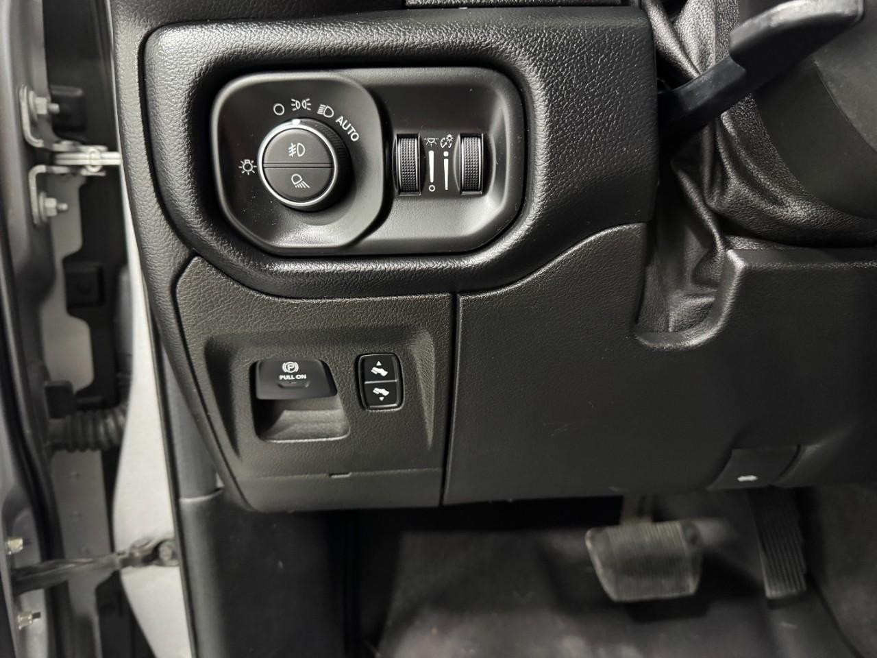 Ram 1500 Vehicle Full-screen Gallery Image 26