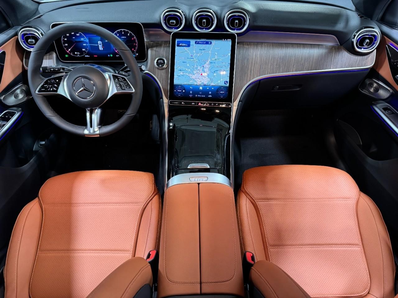 Mercedes-Benz GLC Vehicle Full-screen Gallery Image 12