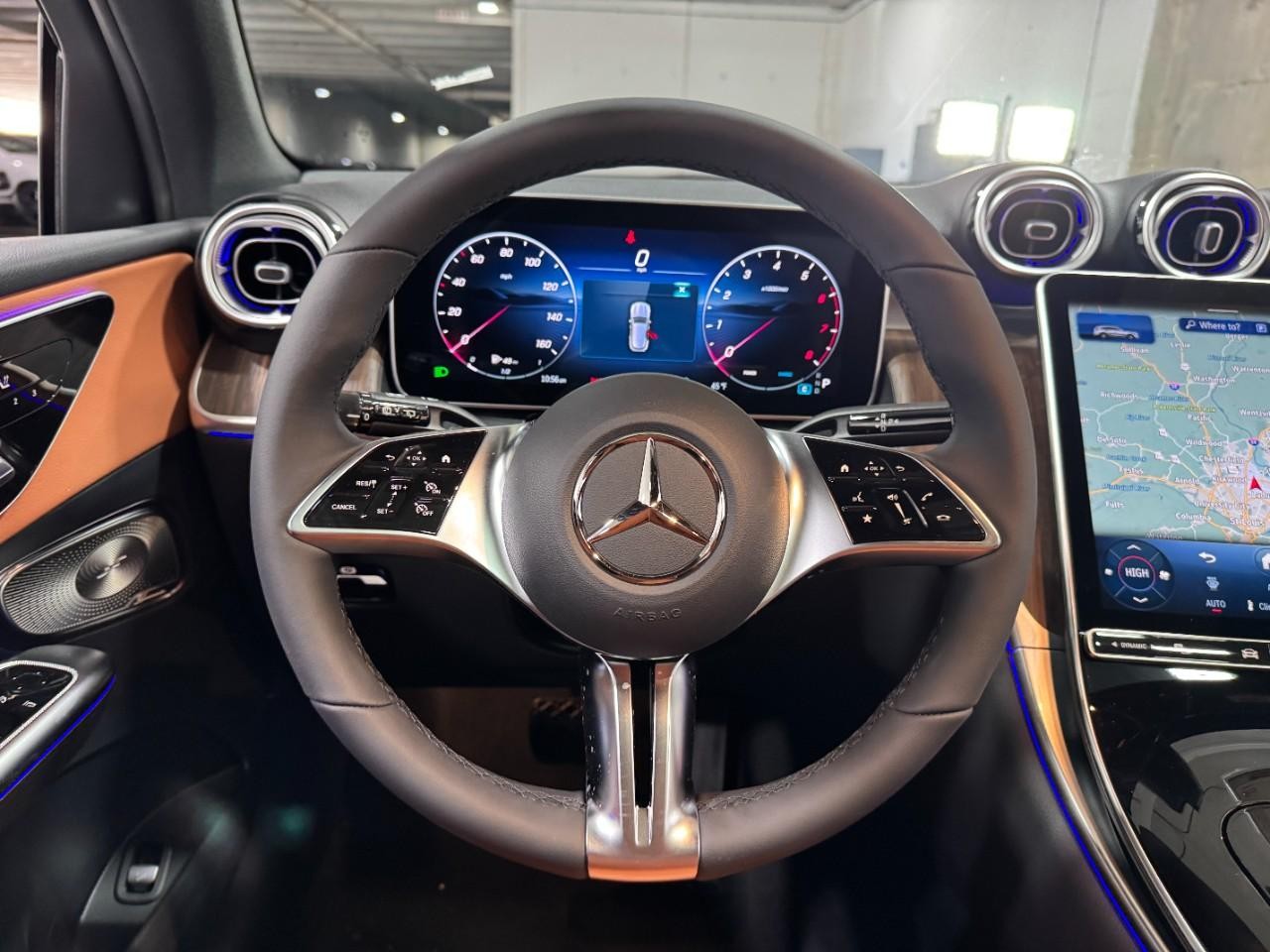 Mercedes-Benz GLC Vehicle Full-screen Gallery Image 13