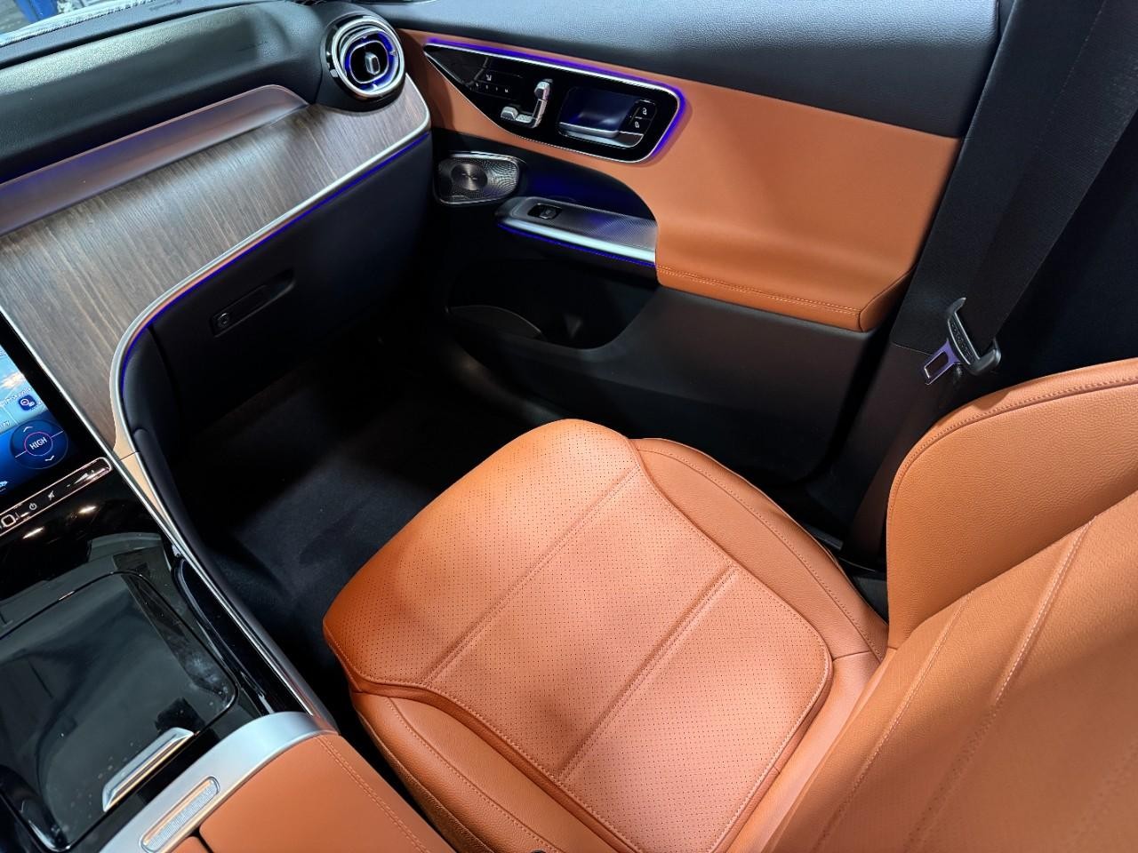 Mercedes-Benz GLC Vehicle Full-screen Gallery Image 15