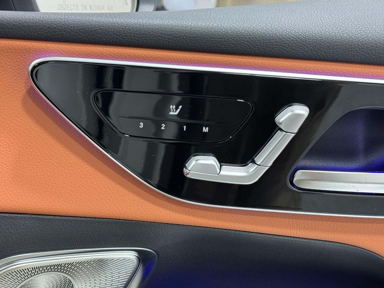 Mercedes-Benz GLC Vehicle Full-screen Gallery Image 19