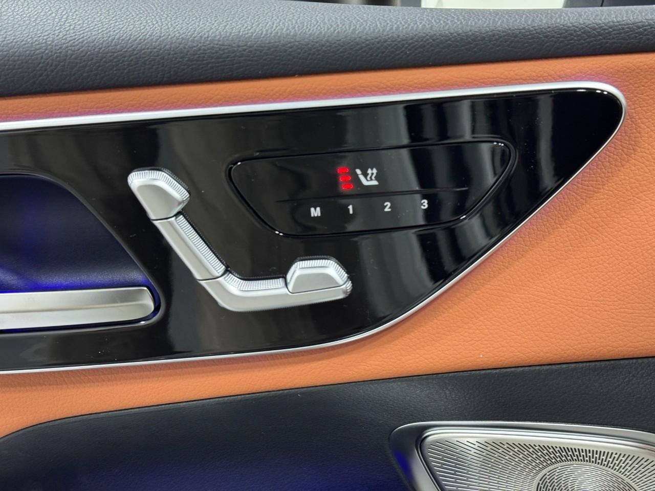 Mercedes-Benz GLC Vehicle Full-screen Gallery Image 22