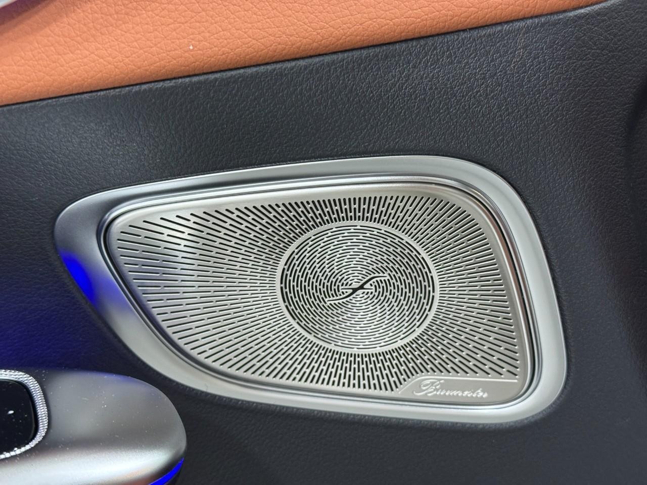 Mercedes-Benz GLC Vehicle Full-screen Gallery Image 25