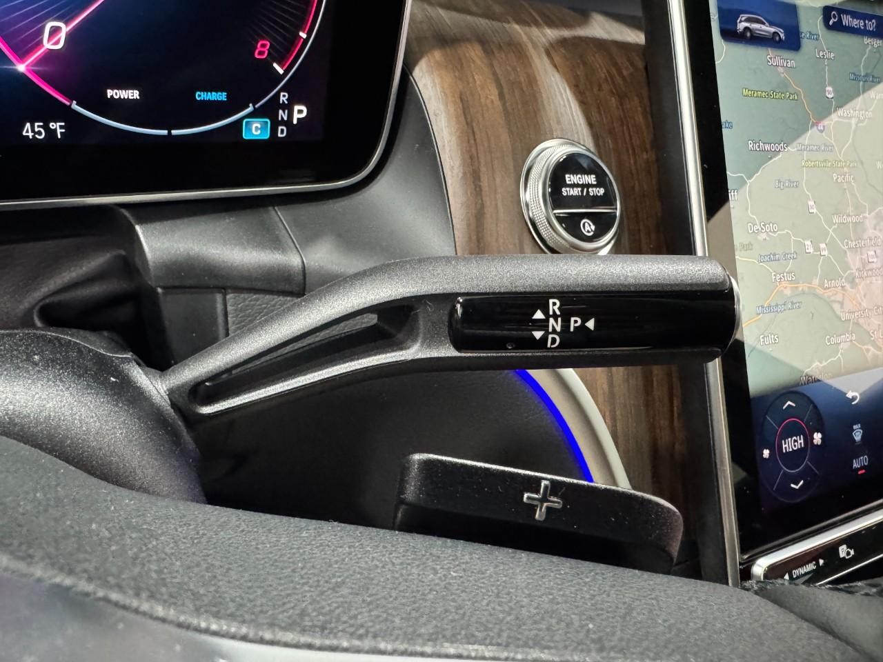 Mercedes-Benz GLC Vehicle Full-screen Gallery Image 34