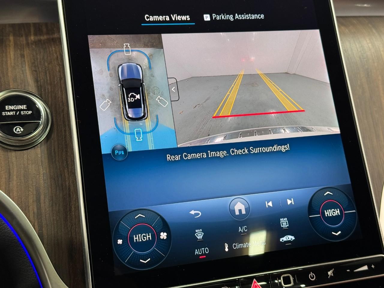 Mercedes-Benz GLC Vehicle Full-screen Gallery Image 35