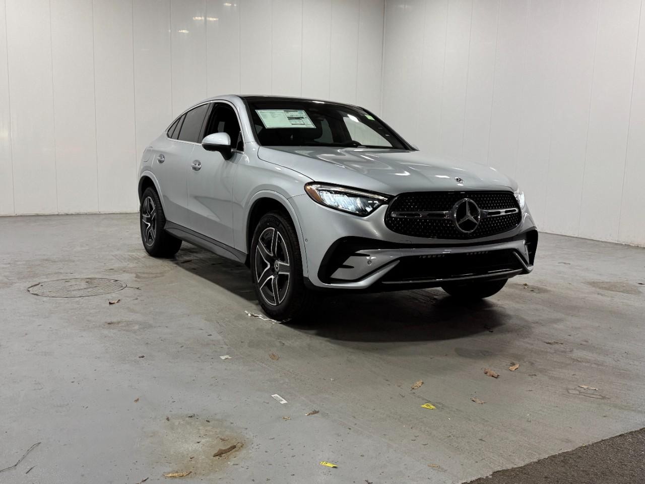 Mercedes-Benz GLC Vehicle Full-screen Gallery Image 6