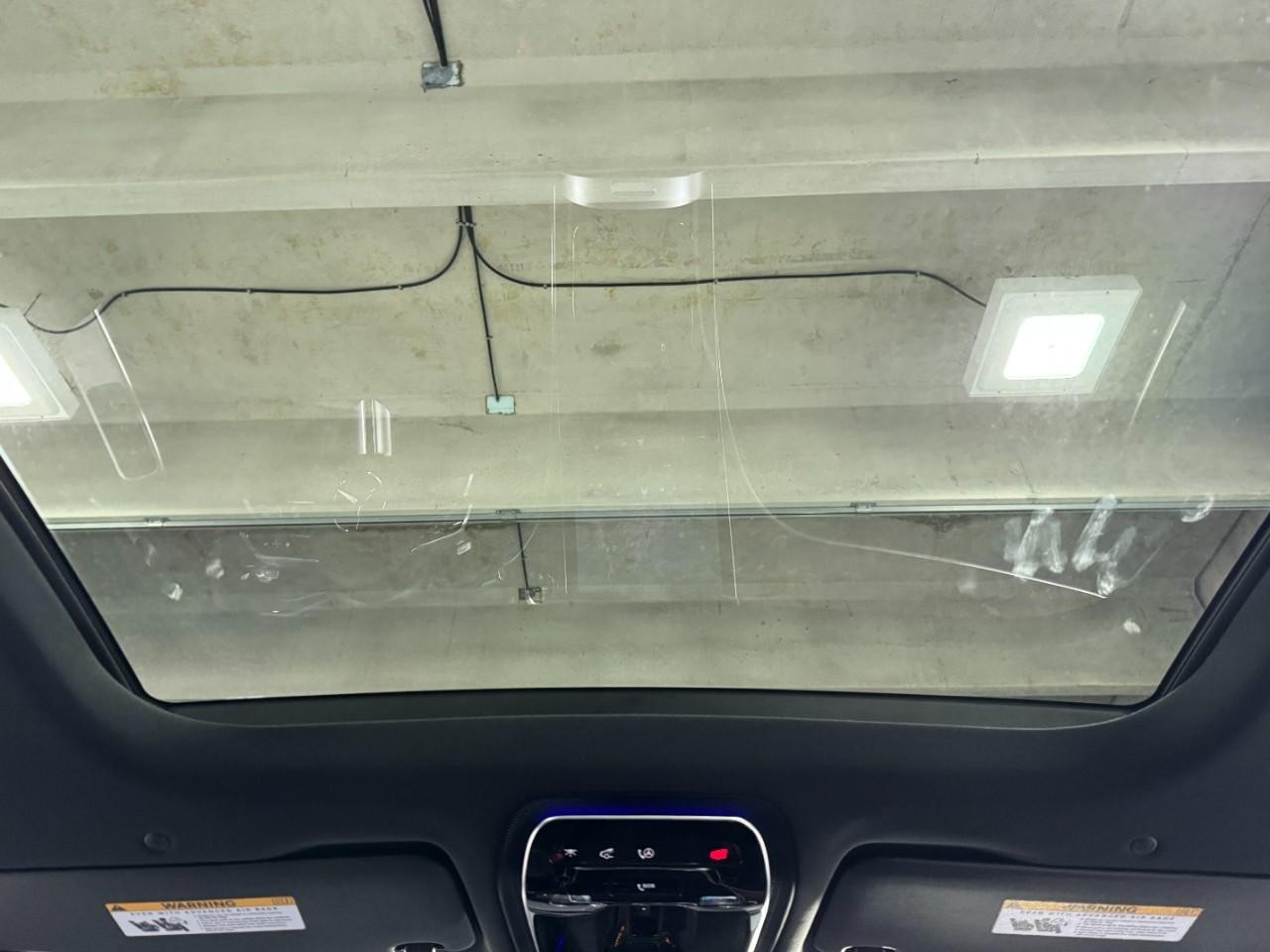 Mercedes-Benz GLC Vehicle Full-screen Gallery Image 11