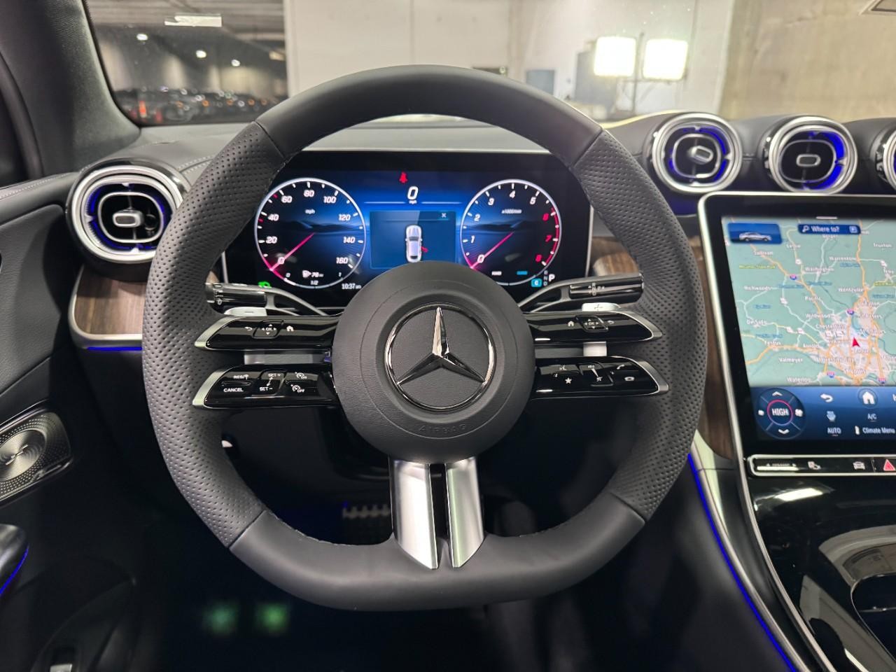 Mercedes-Benz GLC Vehicle Full-screen Gallery Image 13